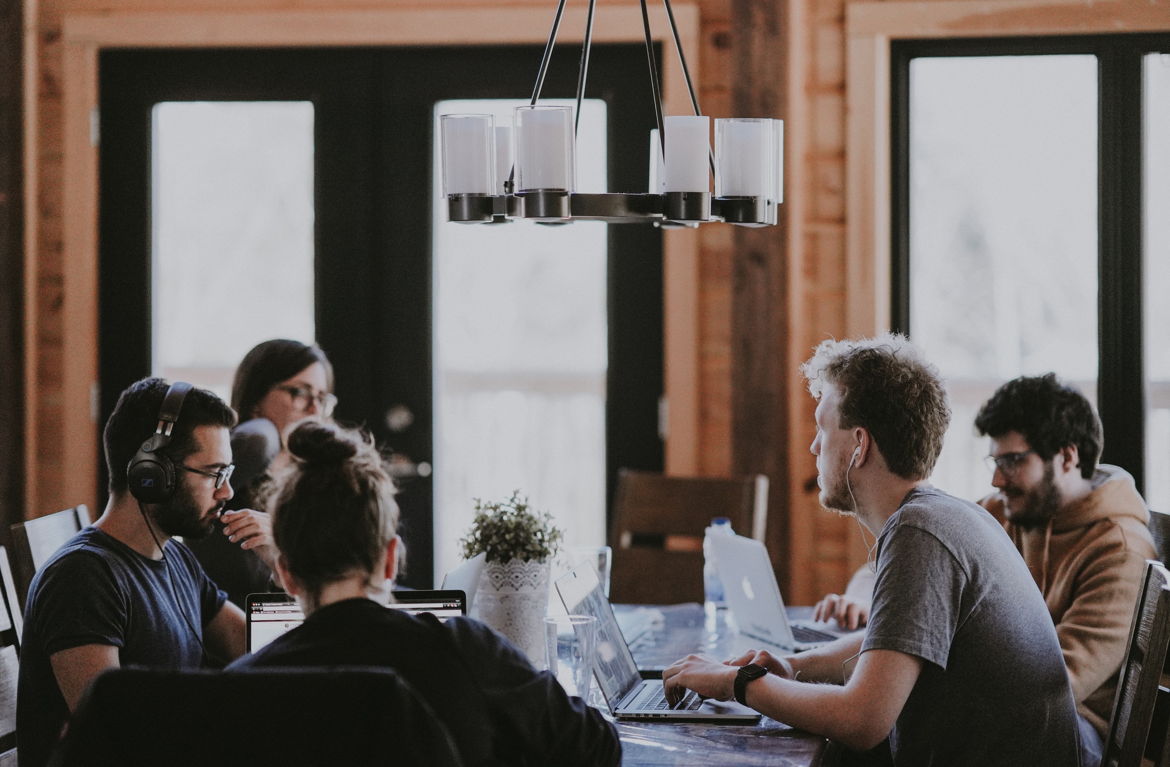 Samenwerken aan tafel Samenwerken aan tafel